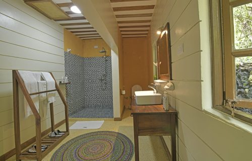 Four Gorilla Lodge Four Gorilla Lodge